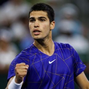 竟让西西帕斯难以招架！这位00后能否复制德约？