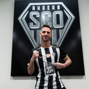 官方：昂热租借阿贾克斯中场范登博门至本赛季结束