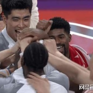 九游体育官网-硬汉！32岁老将两腿全拉伤，缠满绷带打20分钟，媒体人:真是拼了