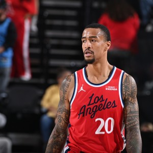 九游体育娱乐-科林斯谈小卡受伤：他是个出色的领袖 不想看到他受伤